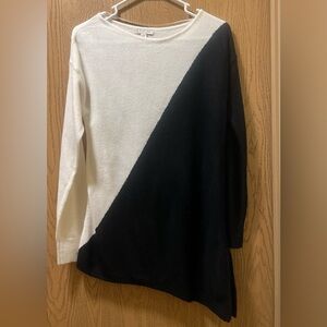 Stylish Diagonal Colorblock Sweater - Black and Cream